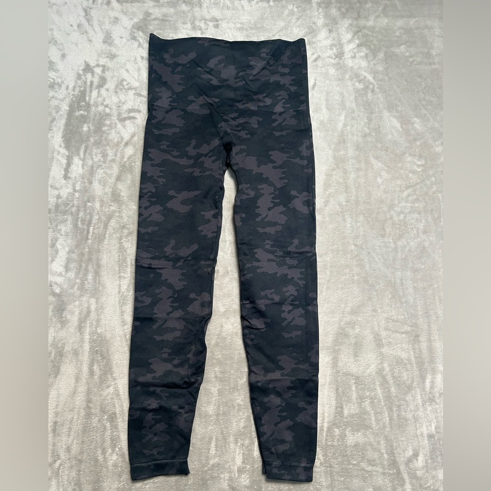 Spanx Tummy Control High Waist Leggings Women’s XL Camo Black